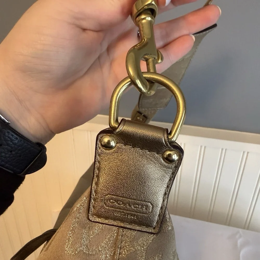 Coach Ltd Ed Poppy Lurex Script F17472 Hobo Shoulder Bag Gold Jacquard & Leather